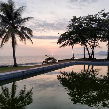 Hotel Kumala Samudra Cikakak Buitenkant foto