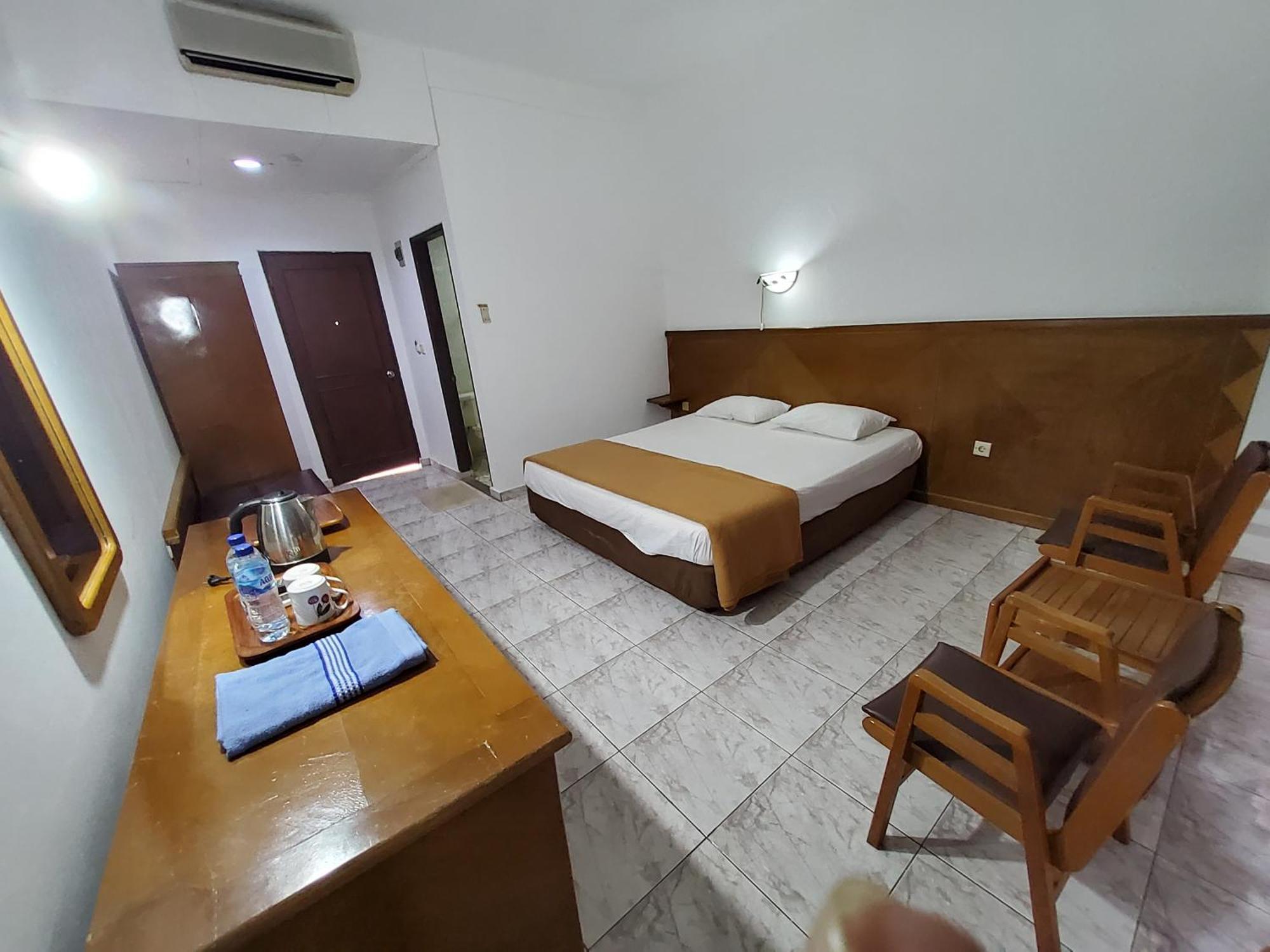 Hotel Kumala Samudra Cikakak Buitenkant foto