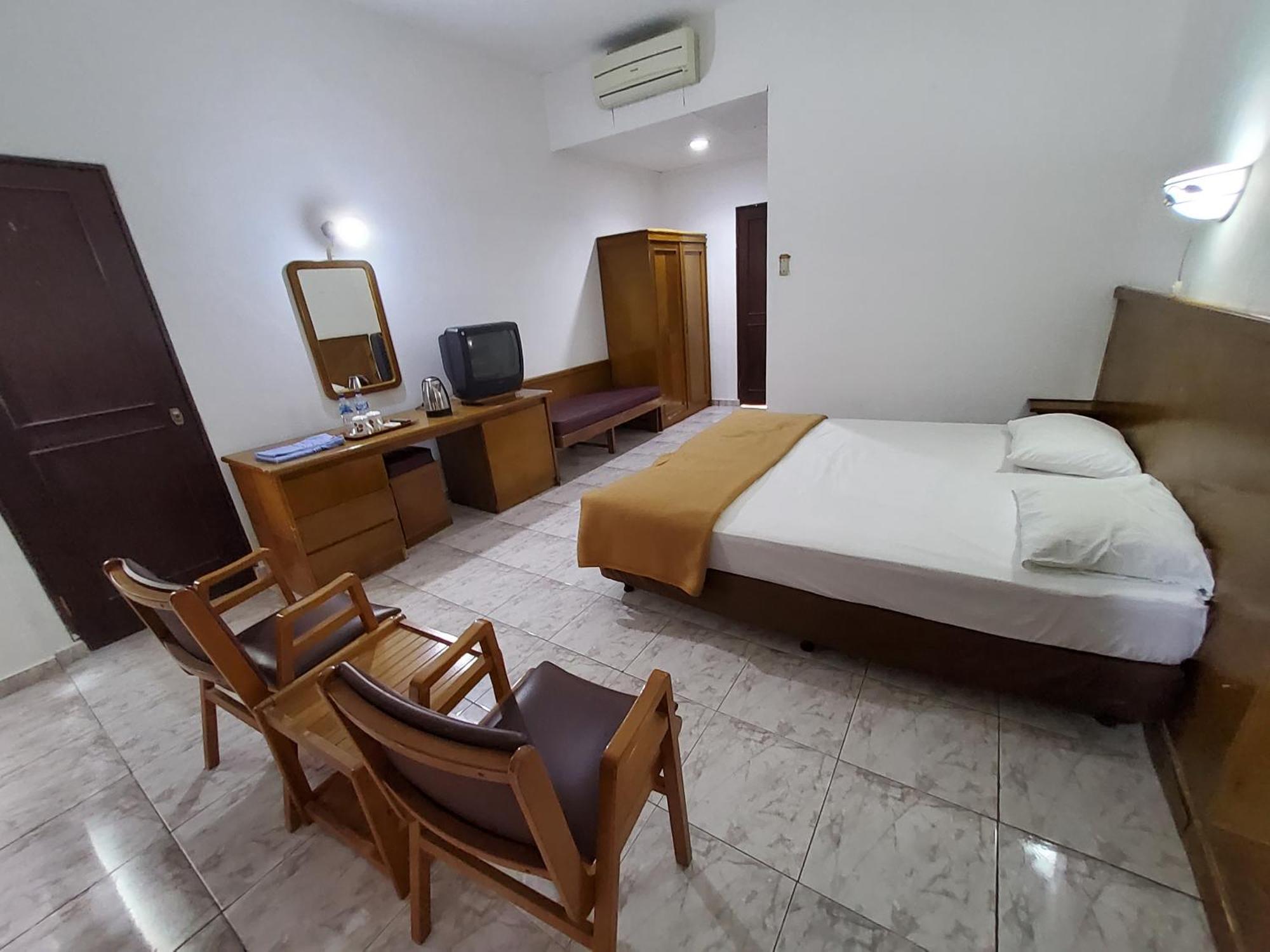 Hotel Kumala Samudra Cikakak Buitenkant foto