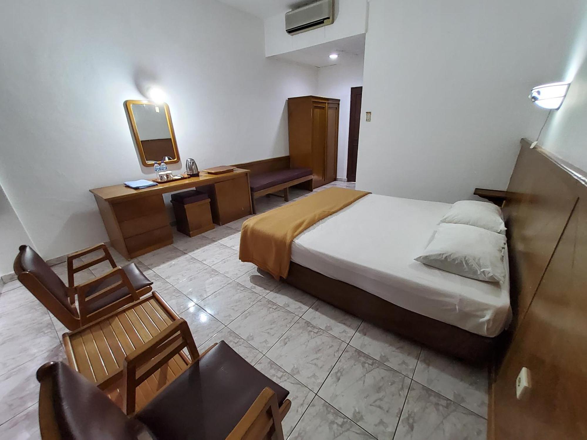Hotel Kumala Samudra Cikakak Buitenkant foto
