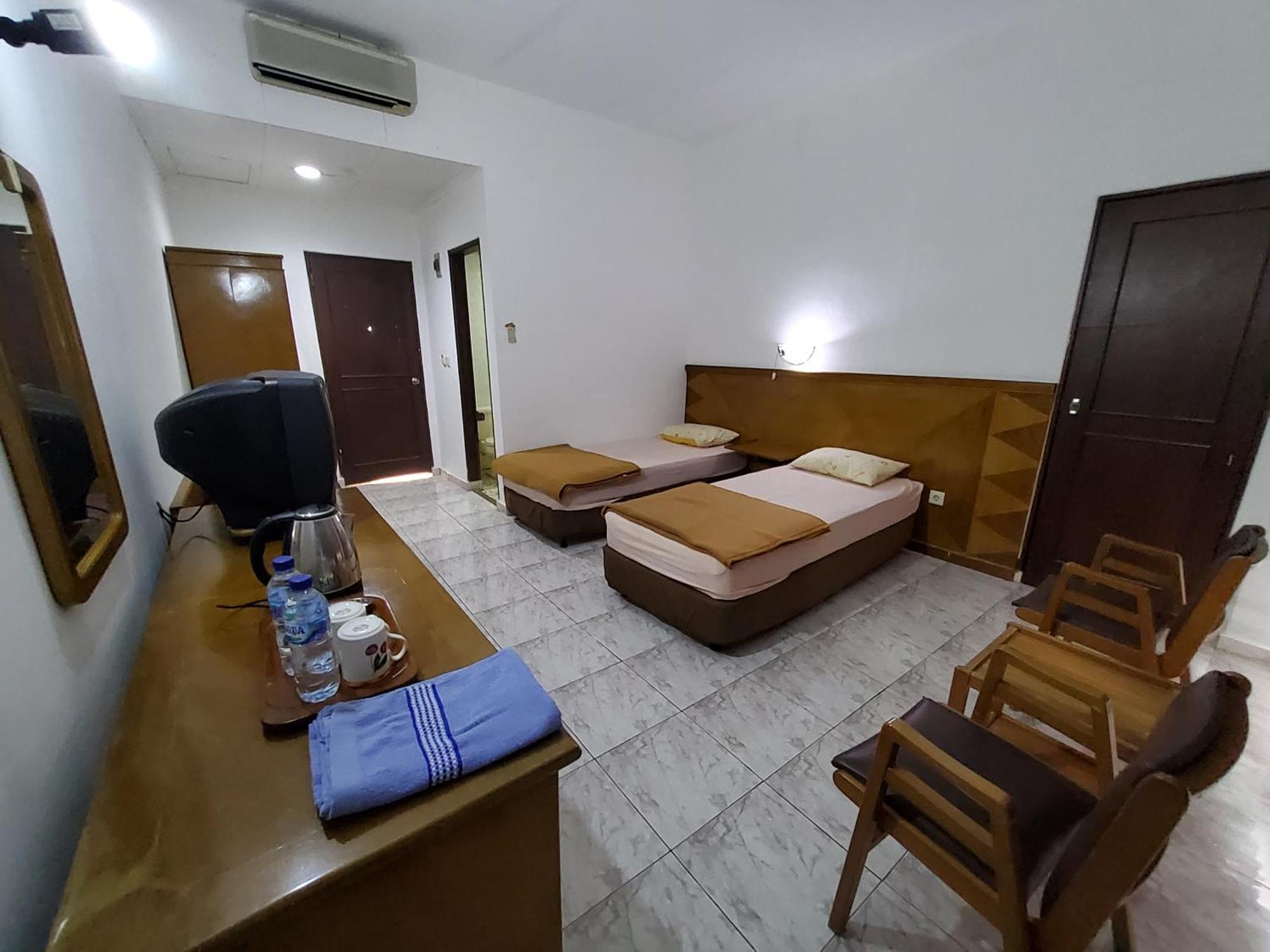 Hotel Kumala Samudra Cikakak Buitenkant foto