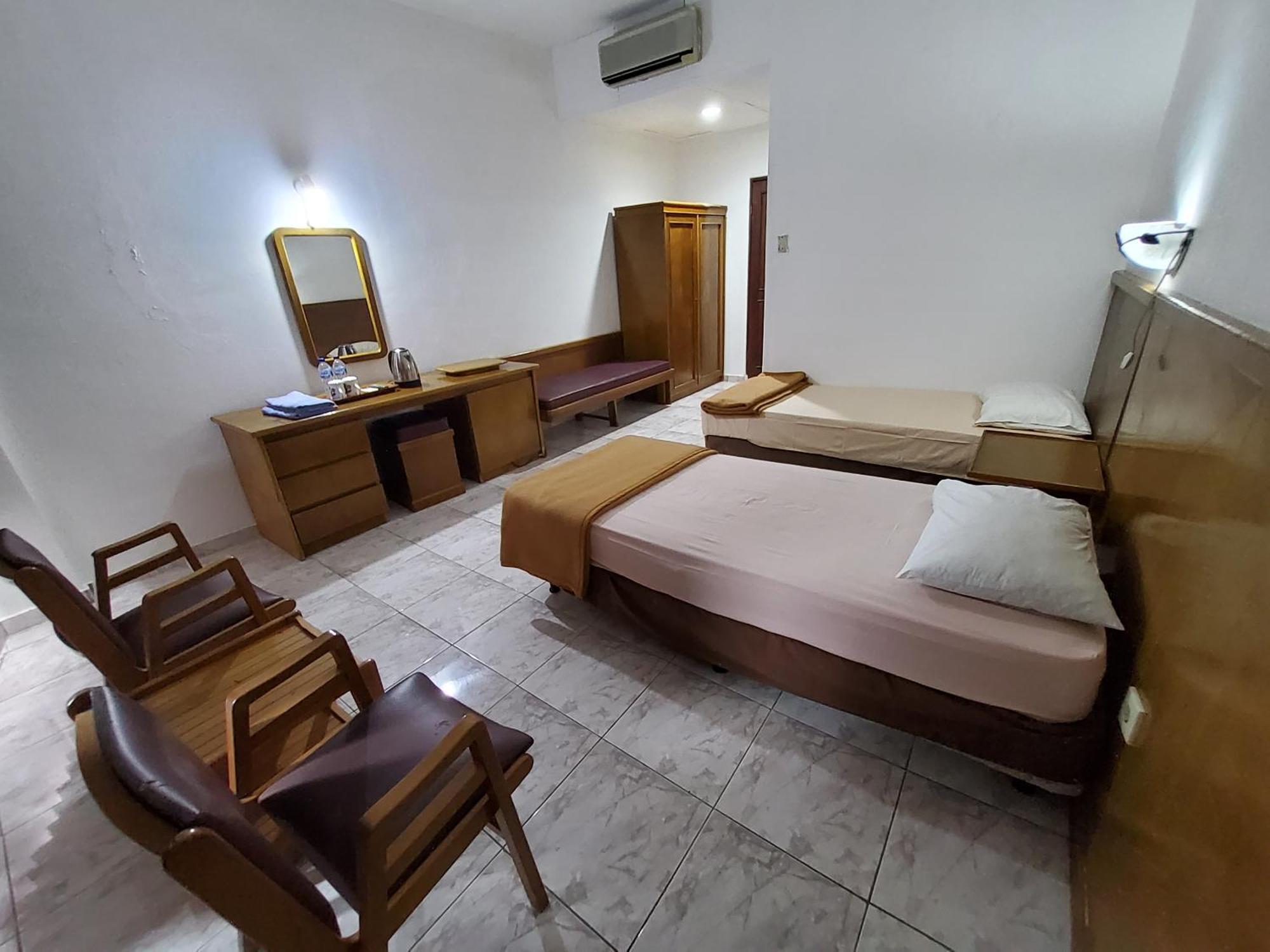 Hotel Kumala Samudra Cikakak Buitenkant foto