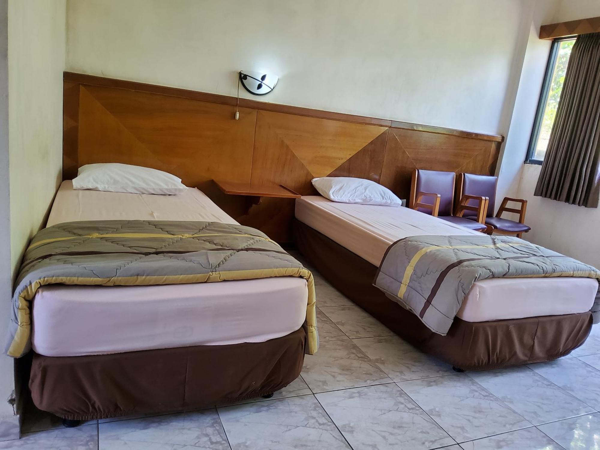 Hotel Kumala Samudra Cikakak Buitenkant foto