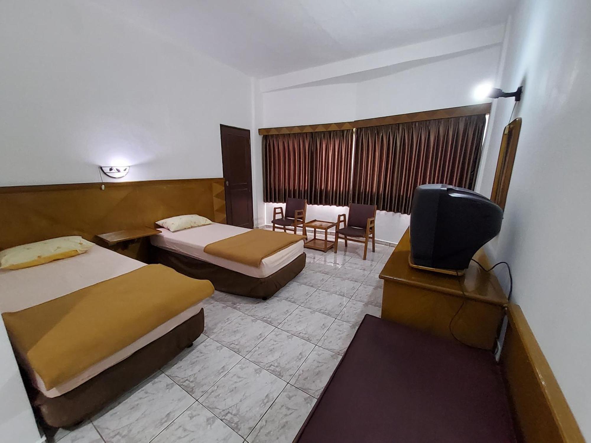 Hotel Kumala Samudra Cikakak Buitenkant foto