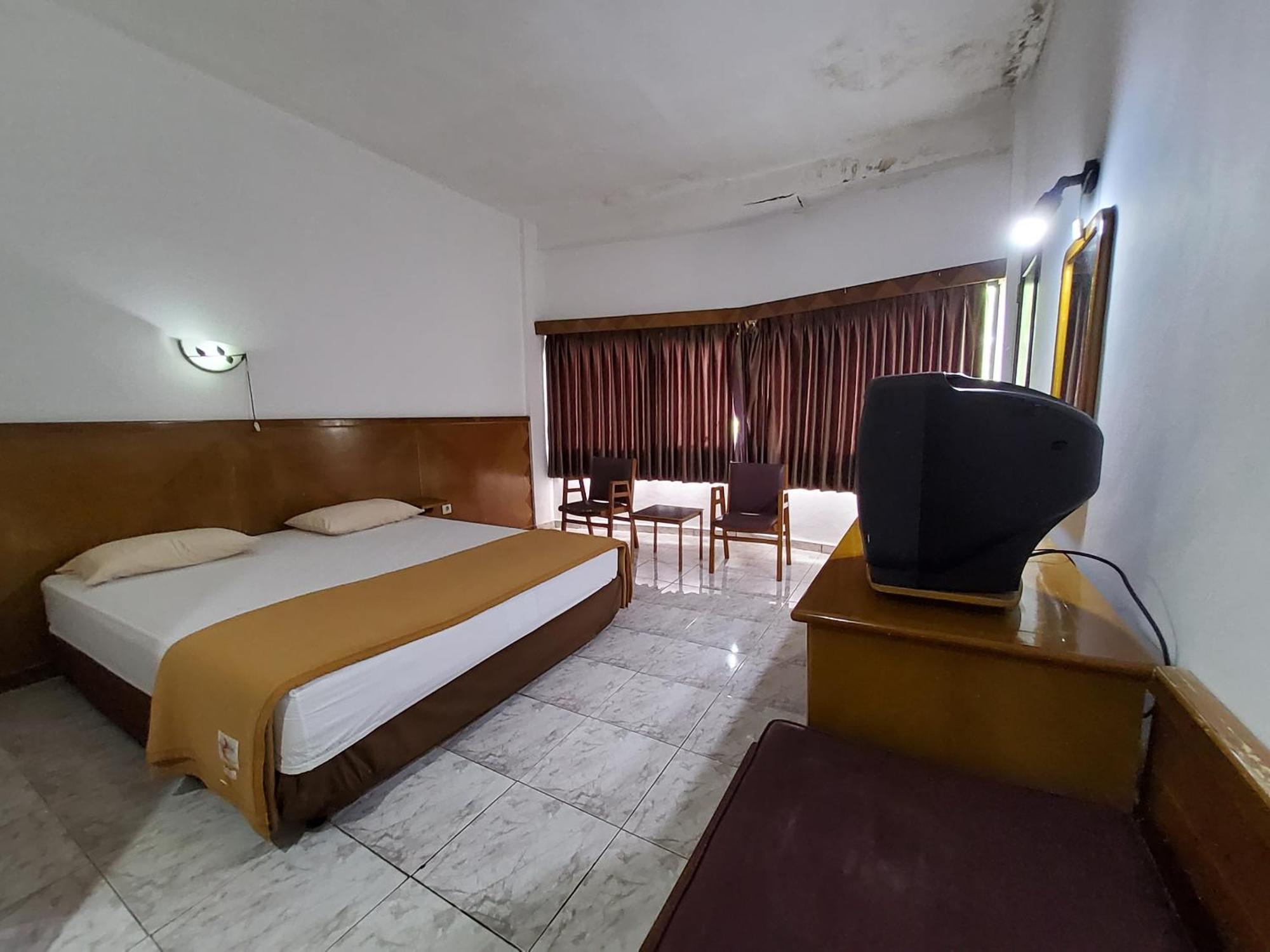 Hotel Kumala Samudra Cikakak Buitenkant foto