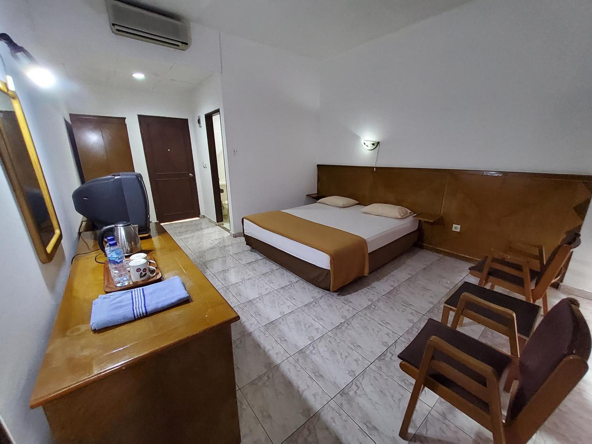 Hotel Kumala Samudra Cikakak Buitenkant foto