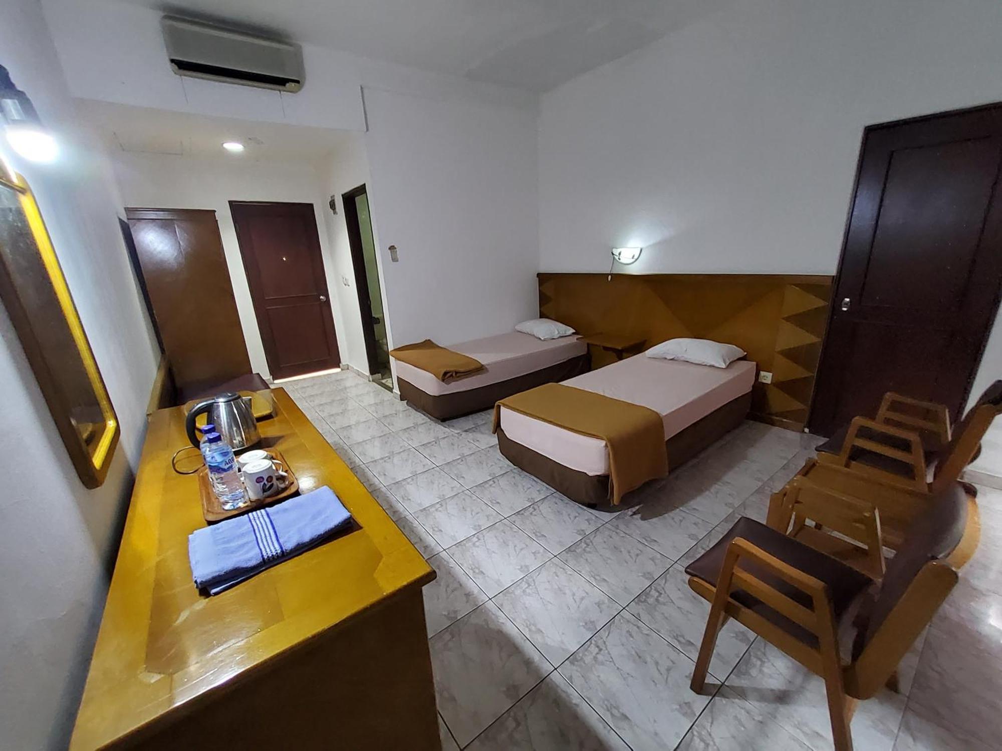 Hotel Kumala Samudra Cikakak Buitenkant foto